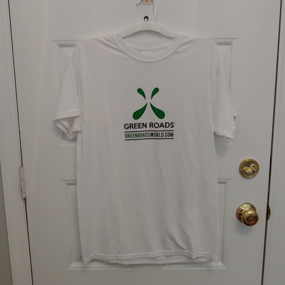NWT Greenroads t-shirt small stain @ front (photo)